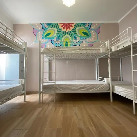 Orange Terrace Hostel *