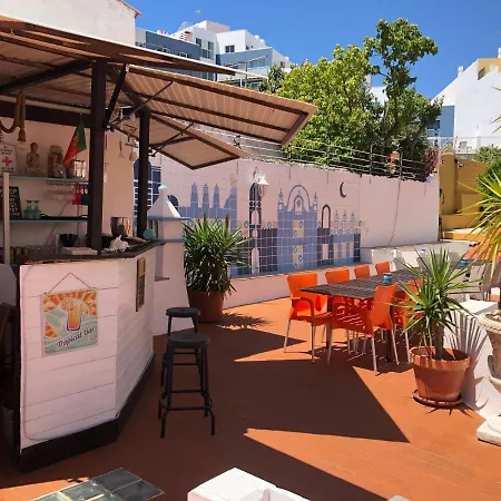 Orange Terrace Hostel *