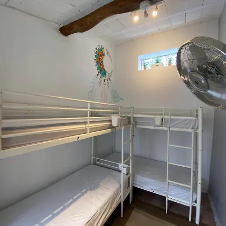 Orange Terrace Hostel *