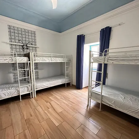 Orange Terrace Hostel *