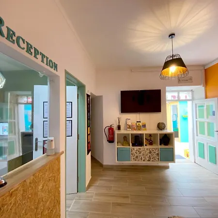 Orange Terrace Hostel Αλμπουφέιρα