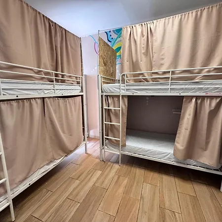 Orange Terrace Hostel Αλμπουφέιρα